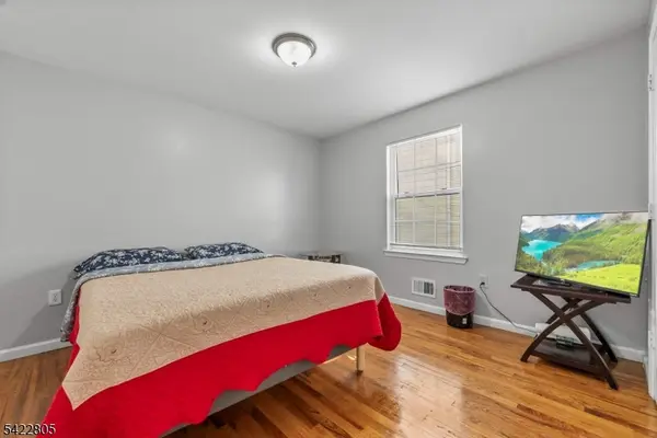 128 Leslie St, Newark City, NJ 07112