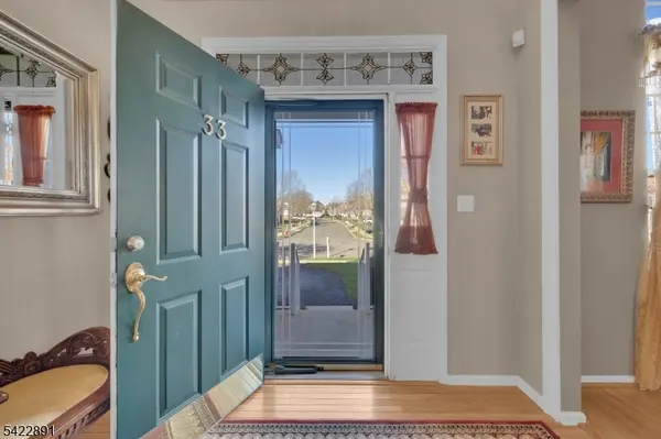 33 Pony Ln, Raritan Twp., NJ 08822