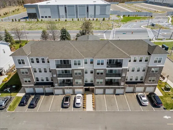 11 Veterans Way #111, Morris Plains Boro, NJ 07950