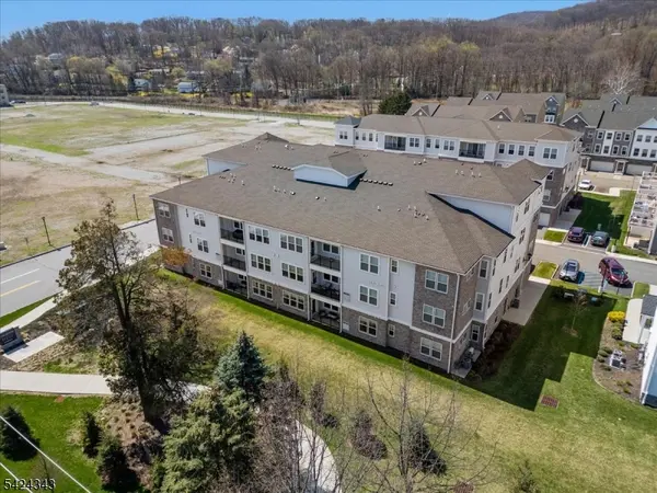 11 Veterans Way #111, Morris Plains Boro, NJ 07950