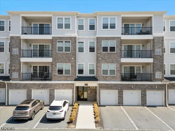 11 Veterans Way #111, Morris Plains Boro, NJ 07950