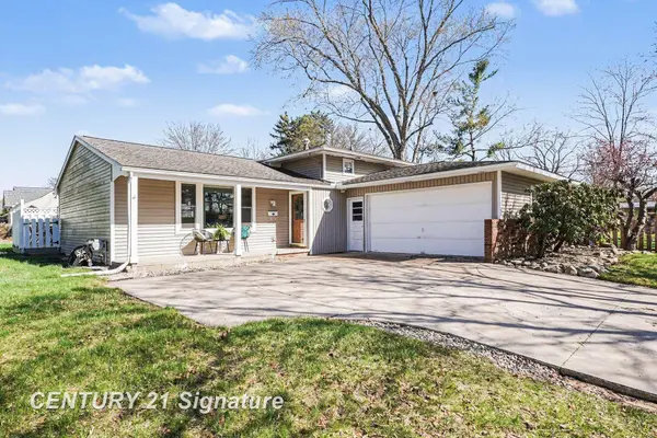 4206 Melody LN, Midland, MI 48642