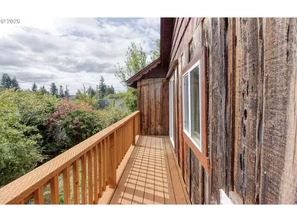 541 E 6TH ST, Coquille, OR 97423