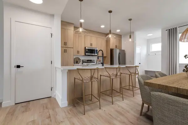 2413 Creeker LN, Airdrie, AB T4B 5M1