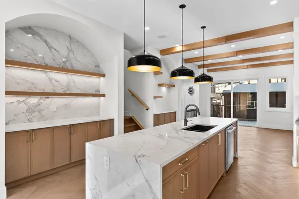 909 36 ST NW, Calgary, AB T2N 3A9