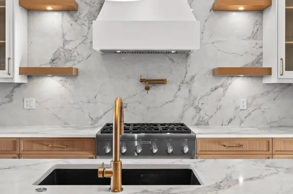 909 36 ST NW, Calgary, AB T2N 3A9