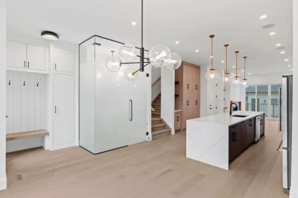 909 36 ST NW, Calgary, AB T2N 3A9