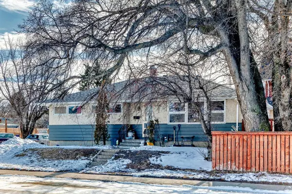 4939 45 ST, Innisfail, AB T4G 1M4