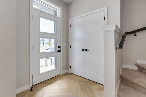 39 Andalusian RD, Cochrane, AB T4C 3B7