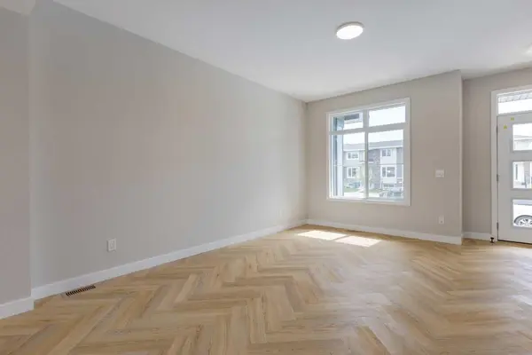 39 Andalusian RD, Cochrane, AB T4C 3B7