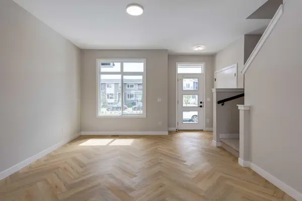 39 Andalusian RD, Cochrane, AB T4C 3B7