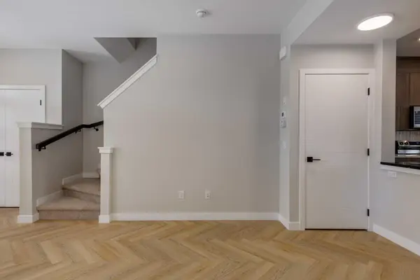 39 Andalusian RD, Cochrane, AB T4C 3B7