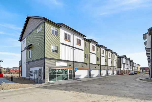 28 Red Embers PLZ NE #102, Calgary, AB T3N 2W1