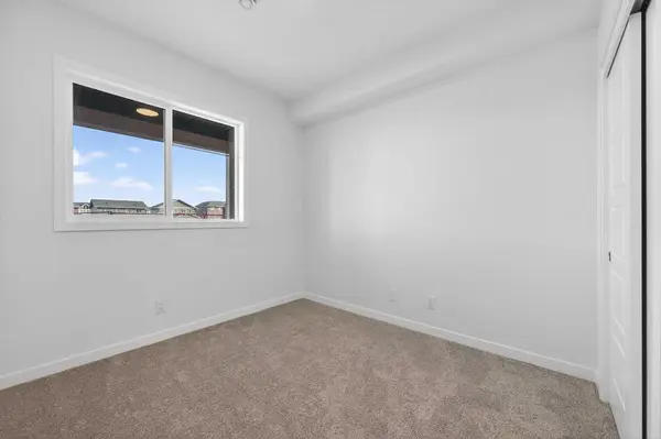 28 Red Embers PLZ NE #102, Calgary, AB T3N 2W1