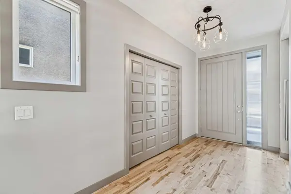 2011 48 AVE SW, Calgary, AB T2T 2T6