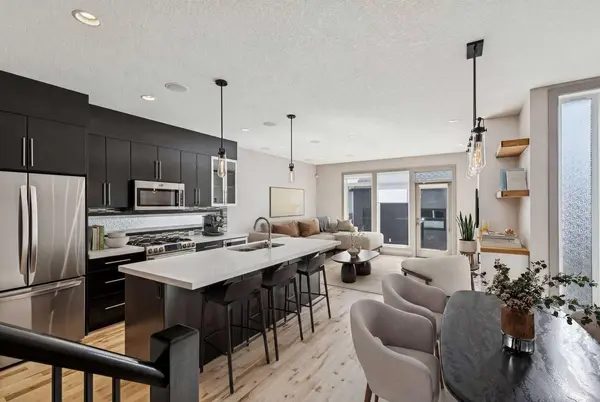 2011 48 AVE SW, Calgary, AB T2T 2T6