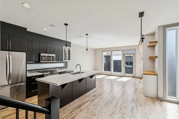 2011 48 AVE SW, Calgary, AB T2T 2T6