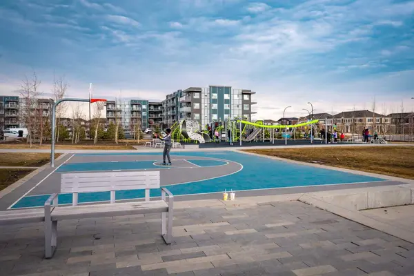 40 Carrington PLZ N #215, Calgary, AB T3P 1X7