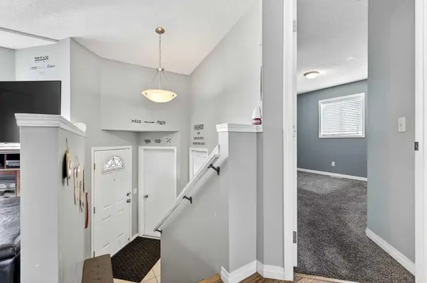 76 Crystalridge CRES, Okotoks, AB T1S 1V2