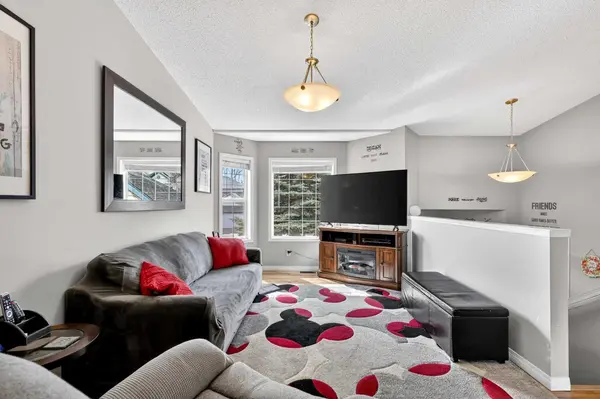 76 Crystalridge CRES, Okotoks, AB T1S 1V2