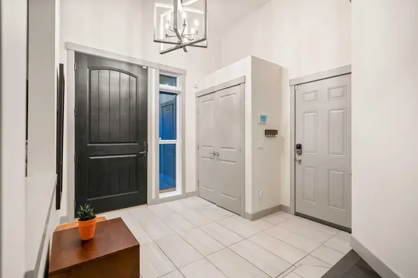 127 Lake Placid Close SE, Calgary, AB T2J 5A5