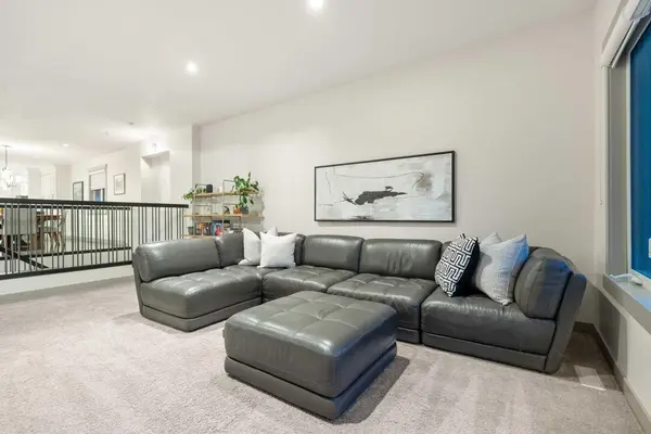 127 Lake Placid Close SE, Calgary, AB T2J 5A5