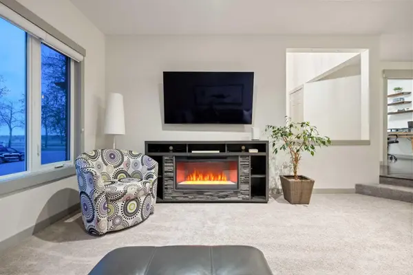 127 Lake Placid Close SE, Calgary, AB T2J 5A5