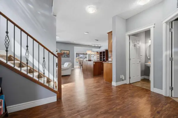 399 Coopers DR SW, Airdrie, AB T4B 0C8