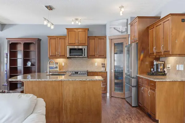 399 Coopers DR SW, Airdrie, AB T4B 0C8