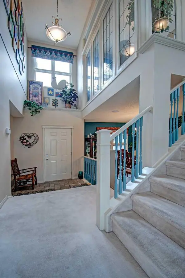 3701 Springbank DR SW, Calgary, AB T3H 4J8