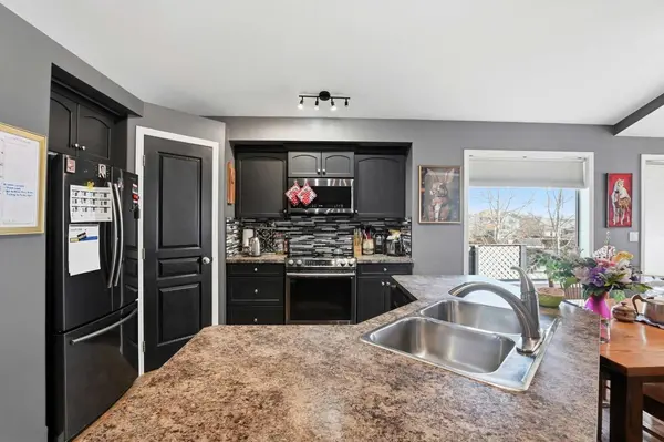 6827 59 St Close, Rocky Mountain House, AB T4T 1V9