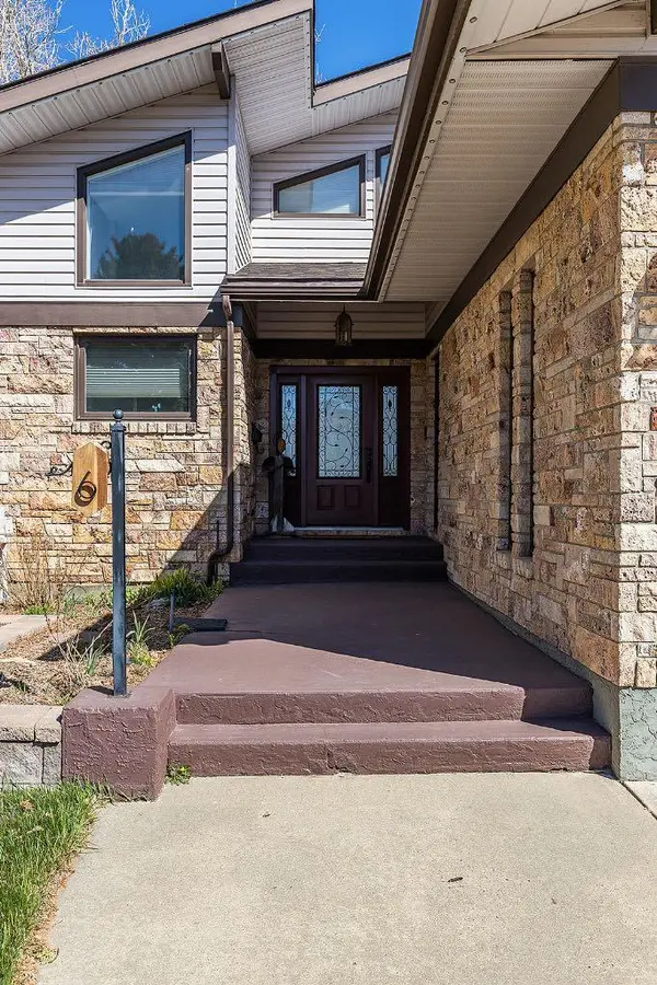 6 Bluebell CT SE, Medicine Hat, AB T1B 2L2