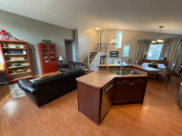 110 Muldoon CRES, Hinton, AB T7V 0A1