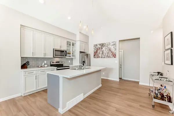 277 Lucas AVE NW, Calgary, AB T3P 1S3