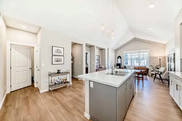 277 Lucas AVE NW, Calgary, AB T3P 1S3