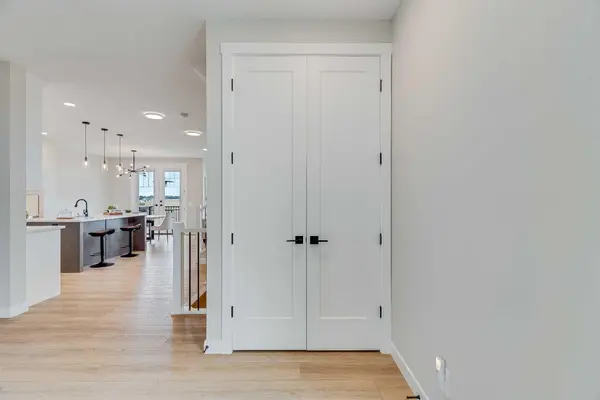 463 Kinniburgh LOOP, Chestermere, AB T1X 3C2