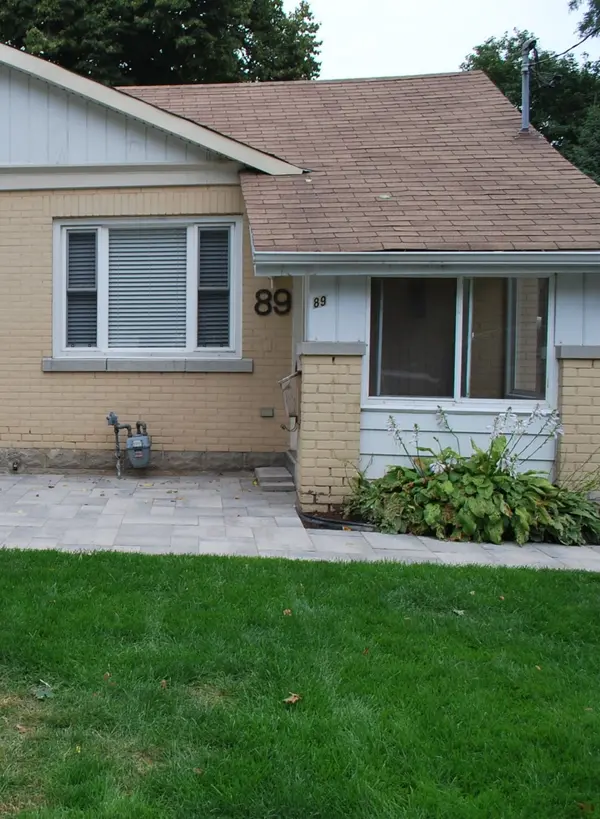 89 Rumsey RD, Toronto C11, ON M4G 1P1