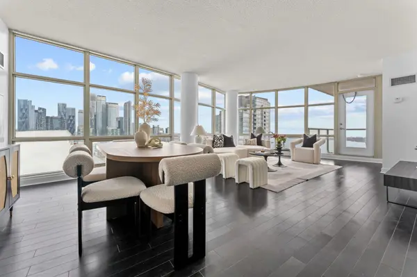 10 Navy Wharf CT #3609, Toronto C01, ON M5V 3V2