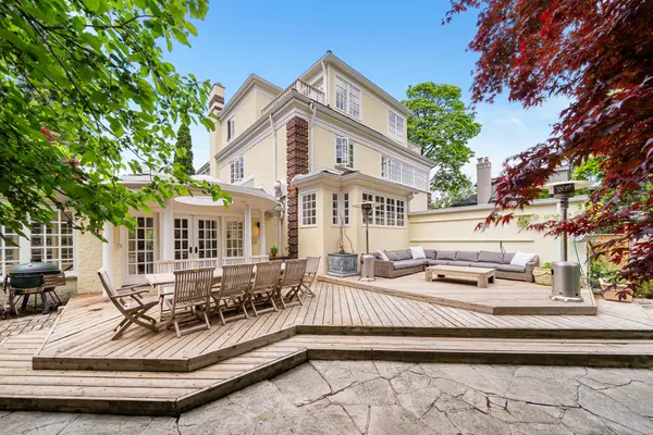 25 Strathgowan CRES, Toronto C04, ON M4N 2Z6