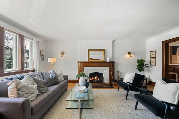 814 Duplex AVE, Toronto C04, ON M4R 1W7