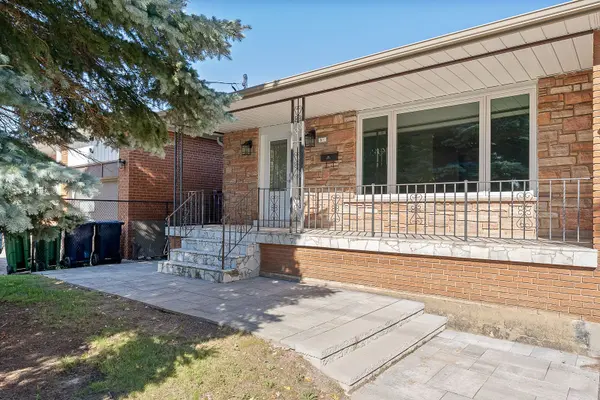 32 Gatesview AVE #Upper, Toronto E08, ON M1J 3G5
