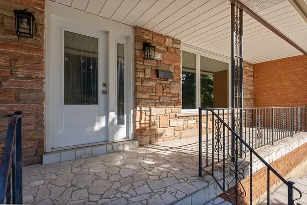 32 Gatesview AVE #Upper, Toronto E08, ON M1J 3G5