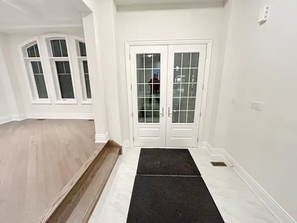 72 Silk Twist DR, East Gwillimbury, ON L9N 0W4