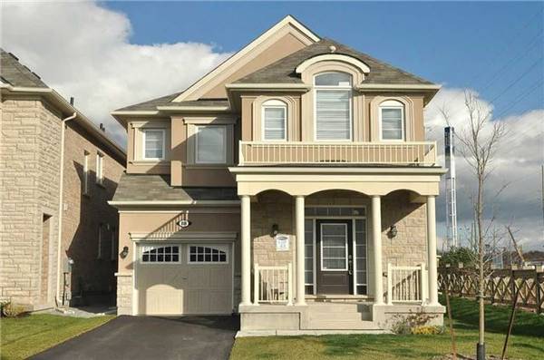 88 Buckle CRES, Aurora, ON L4G 0T4