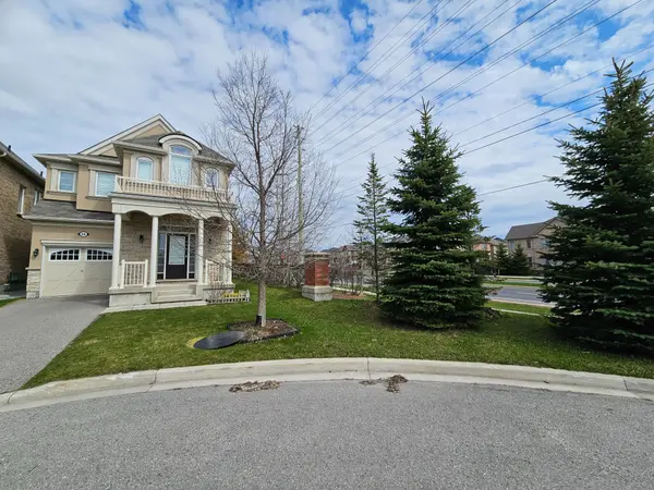 88 Buckle CRES, Aurora, ON L4G 0T4