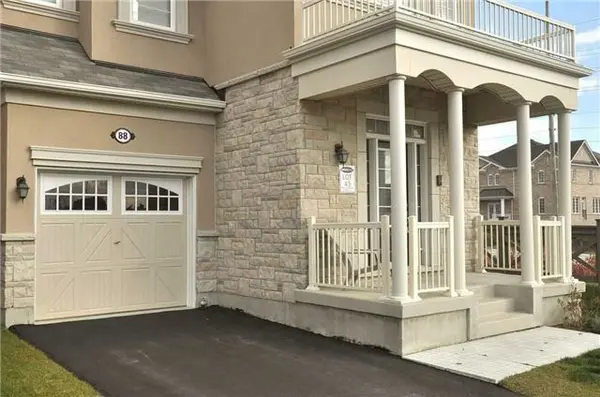 88 Buckle CRES, Aurora, ON L4G 0T4