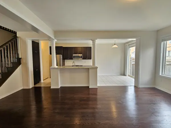 88 Buckle CRES, Aurora, ON L4G 0T4