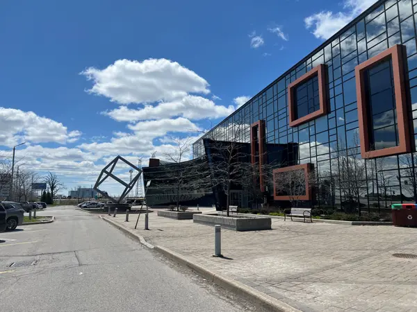 7250 Keele ST #428, Vaughan, ON L4K 1Z8