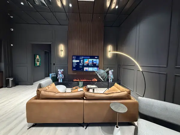 175 West Beaver Creek RD #5, Richmond Hill, ON L4B 3M1