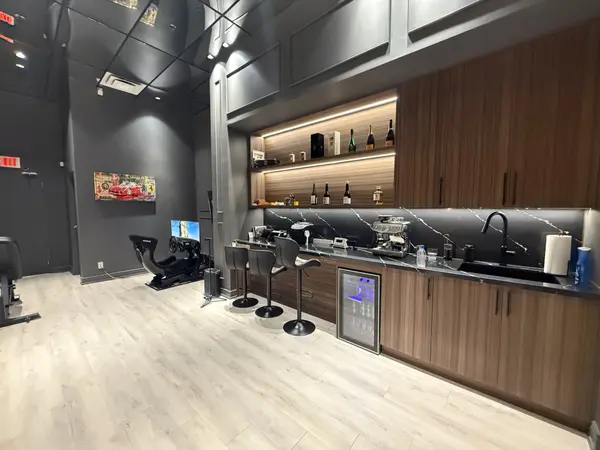 175 West Beaver Creek RD #5, Richmond Hill, ON L4B 3M1